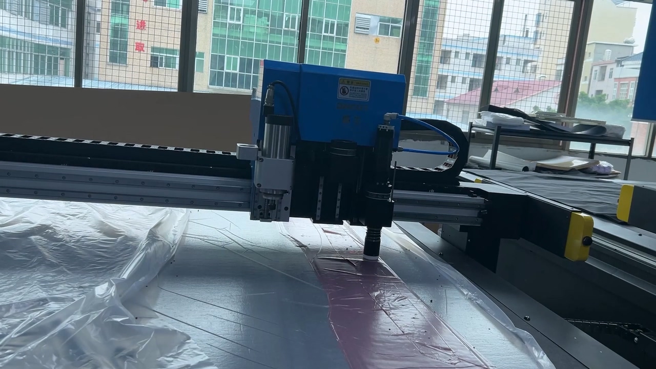 梭织布料冲孔切割机