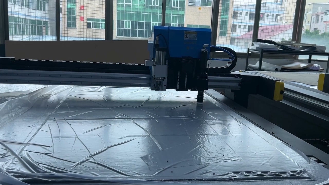 梭织布料冲孔切割机2