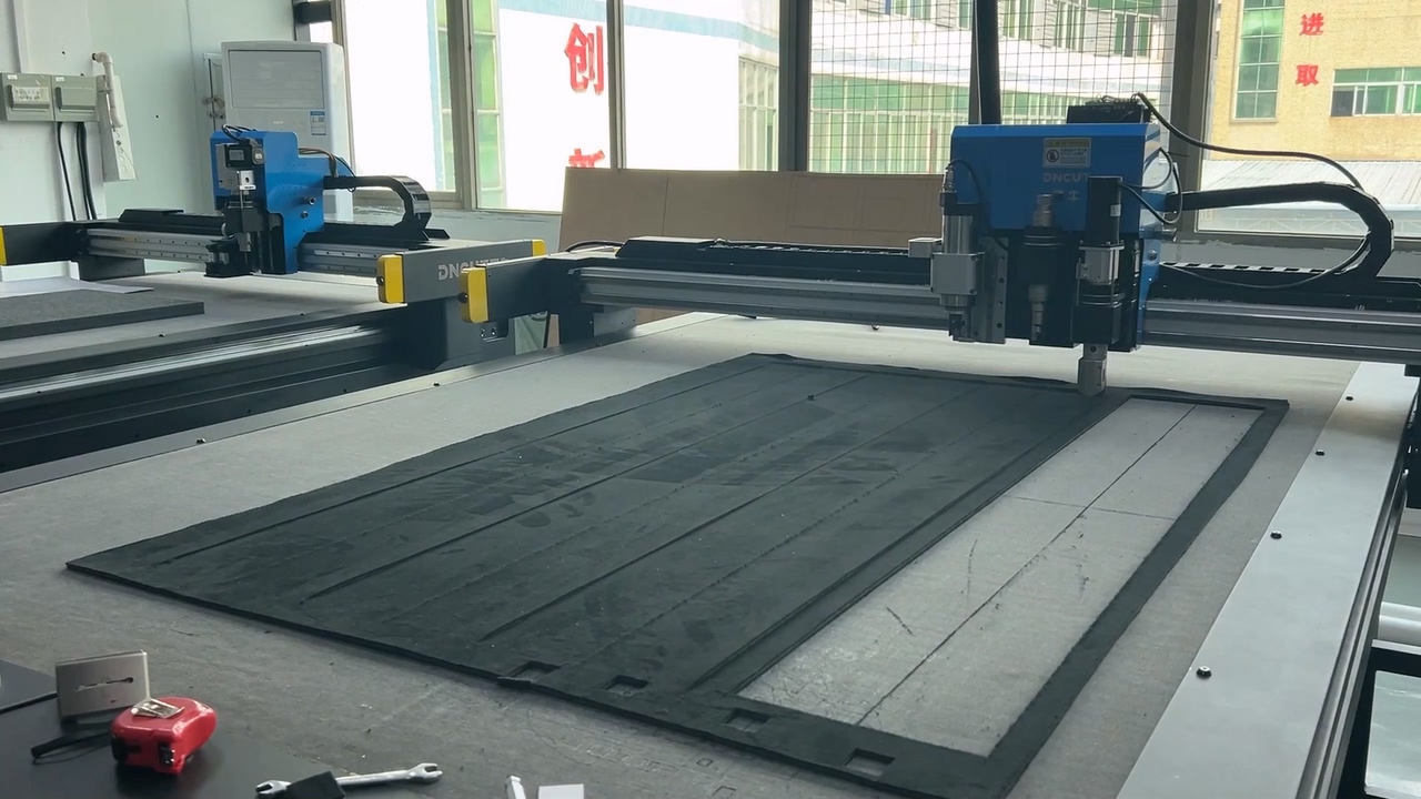 毛绒布料单层裁剪机