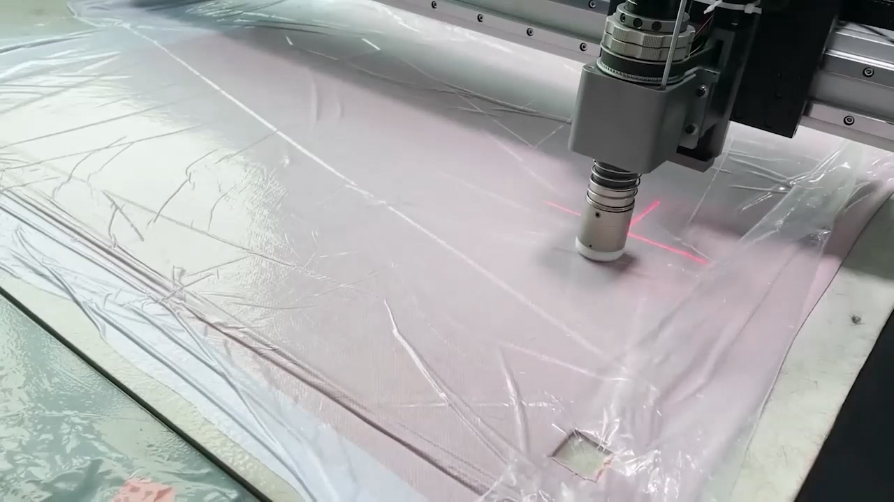 运动布料小多层切割机