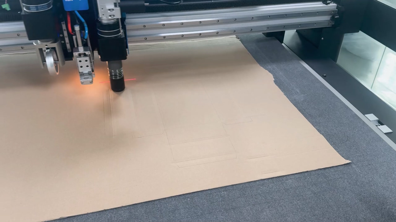 瓦楞纸压痕切割